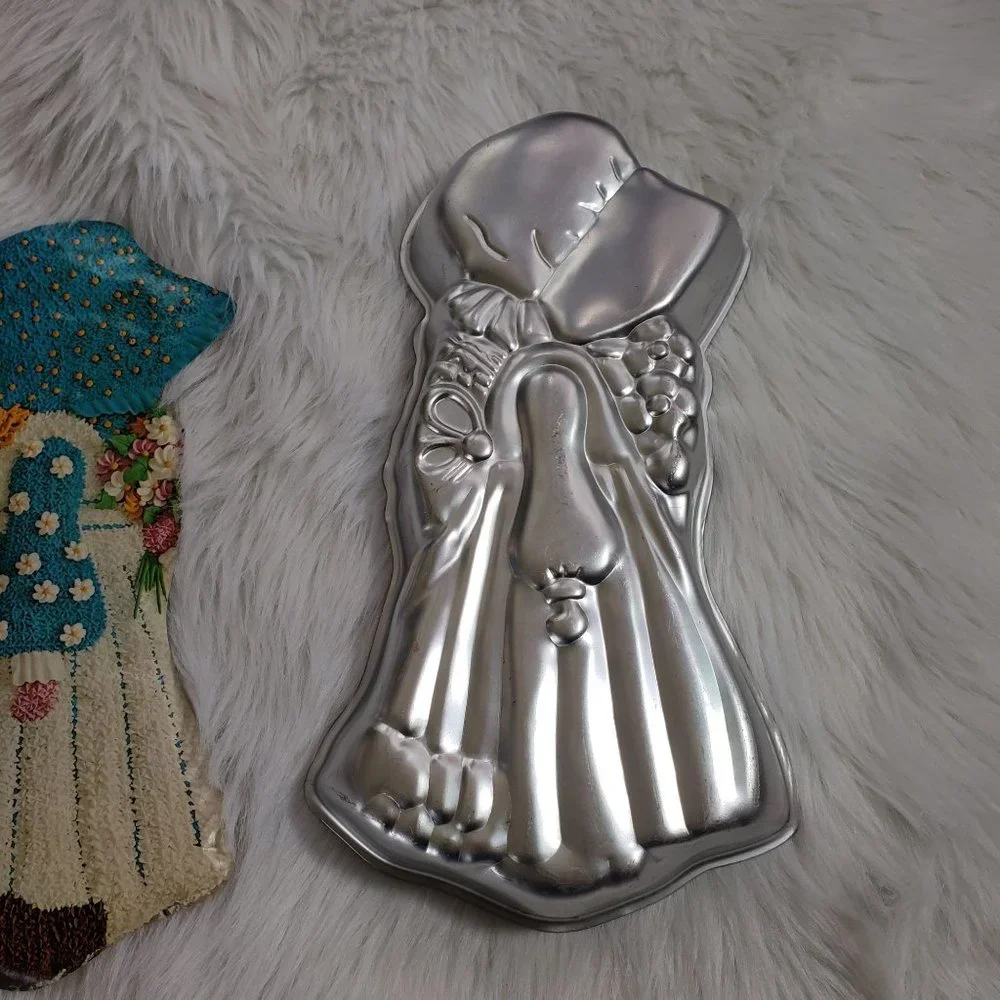 Vintage 1975 Wilton Party pan Holly Hobbie metal‎ cake mold